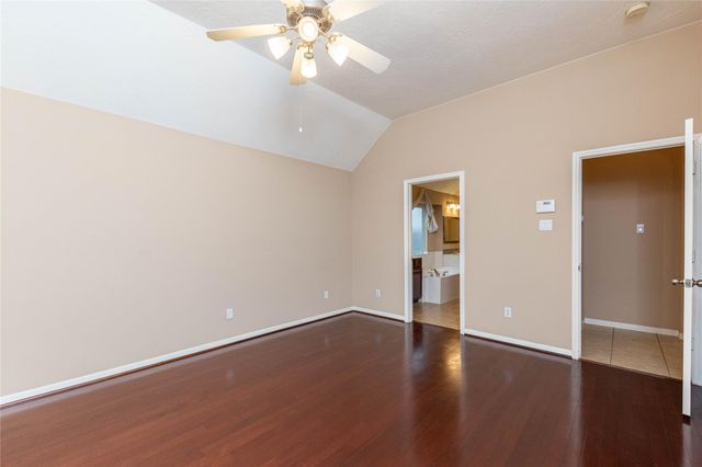 2201 Signal Hill Drive, Pearland, TX 77584