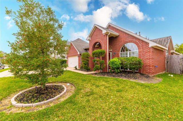 2201 Signal Hill Drive, Pearland, TX 77584