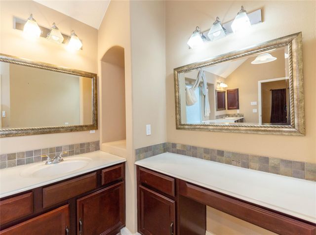 2201 Signal Hill Drive, Pearland, TX 77584