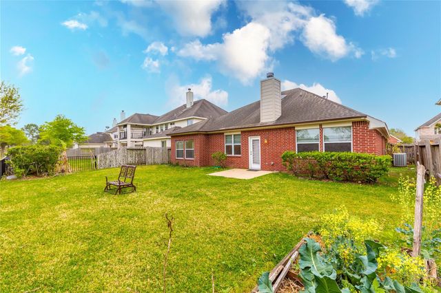 2201 Signal Hill Drive, Pearland, TX 77584