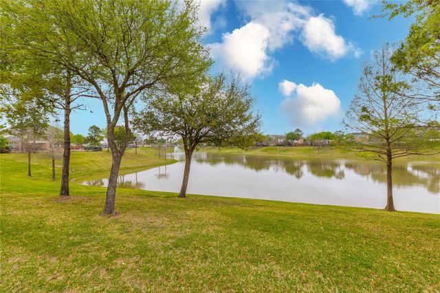 2201 Signal Hill Drive, Pearland, TX 77584