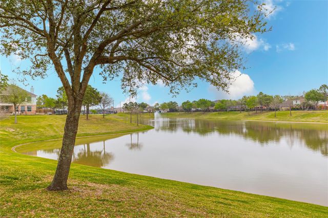 2201 Signal Hill Drive, Pearland, TX 77584