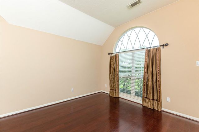 2201 Signal Hill Drive, Pearland, TX 77584