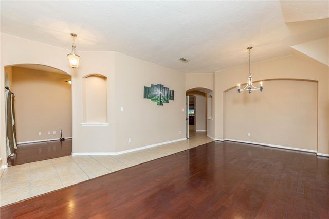 2201 Signal Hill Drive, Pearland, TX 77584