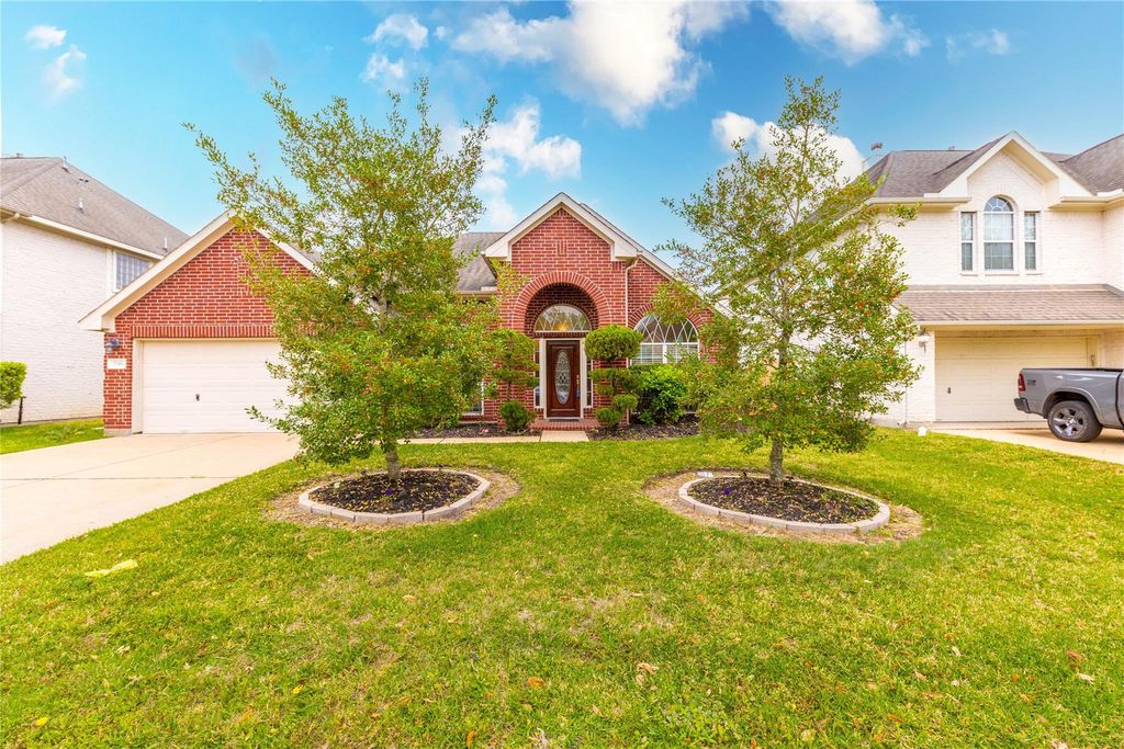 2201 Signal Hill Drive, Pearland, TX 77584