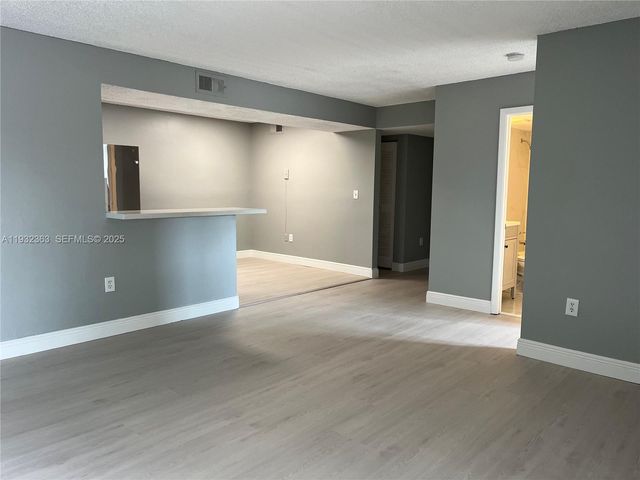 350 W Palm Cir W 201, Pembroke Pines, FL 33025