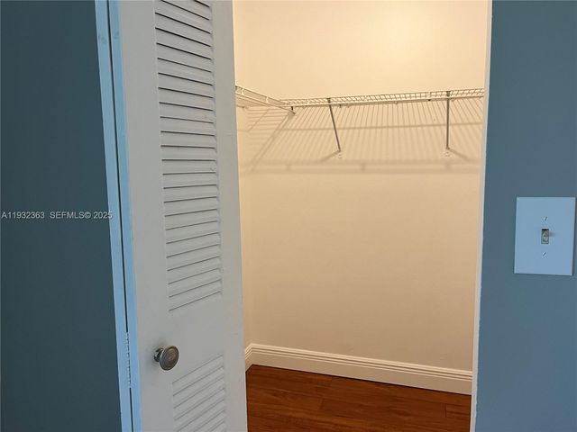 350 W Palm Cir W 201, Pembroke Pines, FL 33025