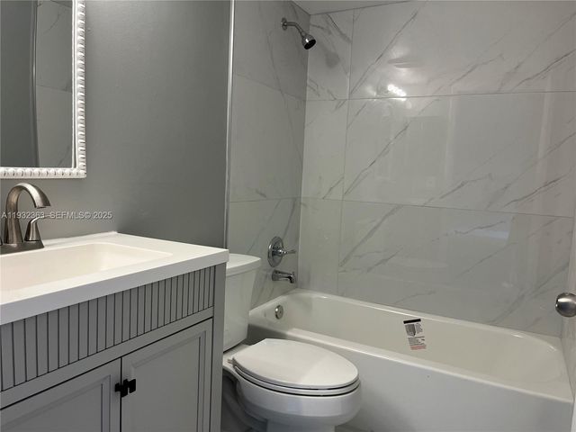 350 W Palm Cir W 201, Pembroke Pines, FL 33025