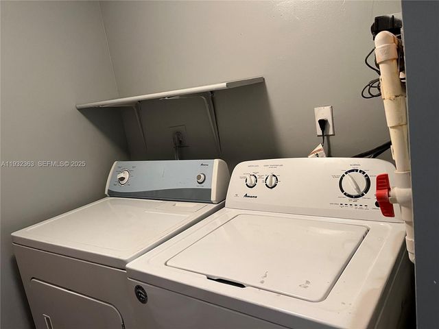 350 W Palm Cir W 201, Pembroke Pines, FL 33025