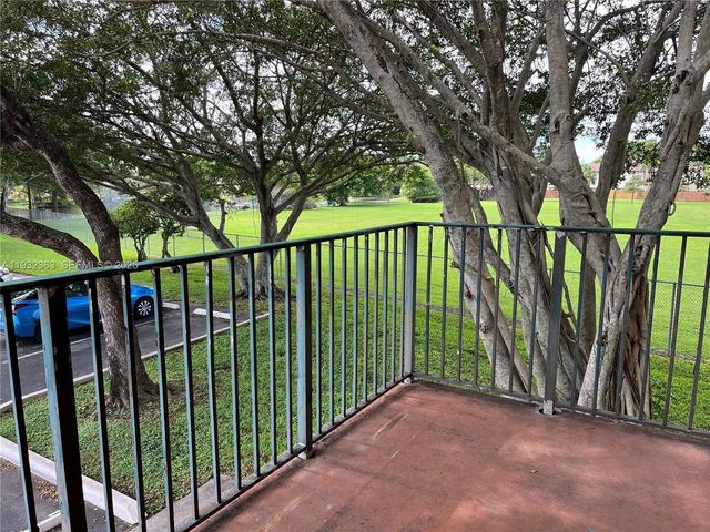 350 W Palm Cir W 201, Pembroke Pines, FL 33025