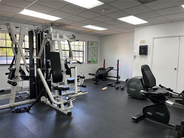 350 W Palm Cir W 201, Pembroke Pines, FL 33025