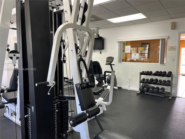 350 W Palm Cir W 201, Pembroke Pines, FL 33025