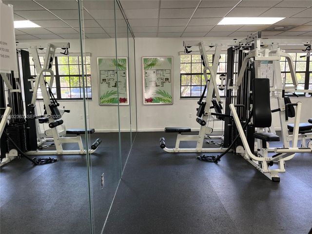 350 W Palm Cir W 201, Pembroke Pines, FL 33025