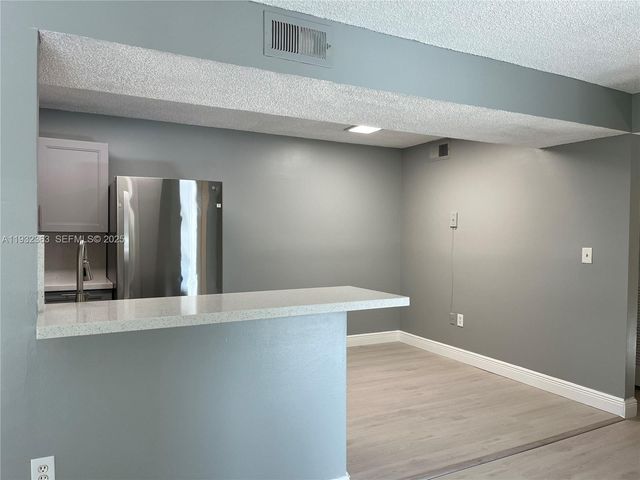 350 W Palm Cir W 201, Pembroke Pines, FL 33025