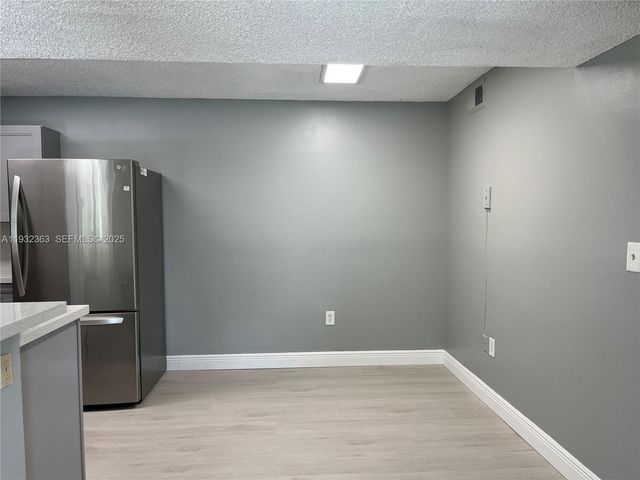 350 W Palm Cir W 201, Pembroke Pines, FL 33025