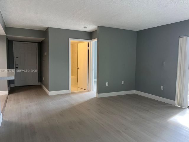 350 W Palm Cir W 201, Pembroke Pines, FL 33025