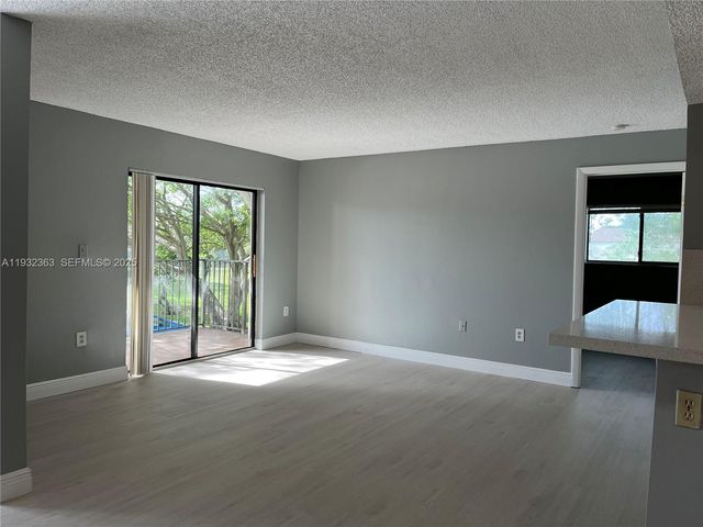 350 W Palm Cir W 201, Pembroke Pines, FL 33025