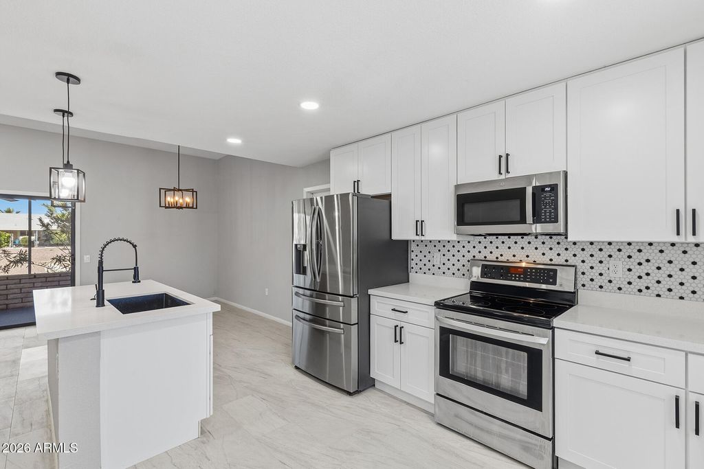 16817 N MEADOW PARK Drive, Sun City, AZ 85351