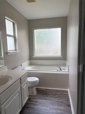 18499 Sunrise Pnes, Montgomery, TX 77316