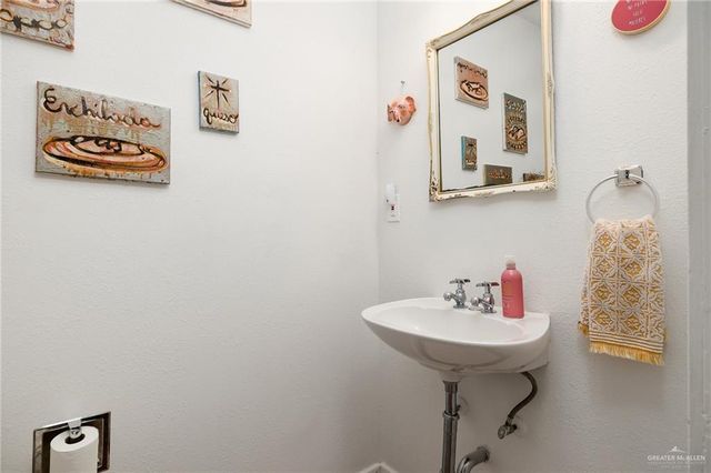 902 N 15th Street, Mcallen, TX 78501