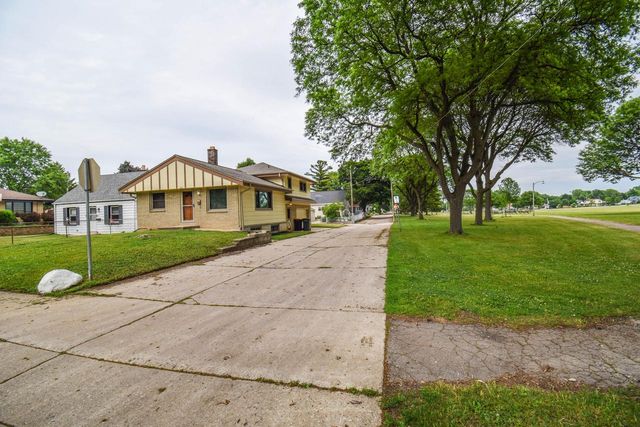 836 S 95th STREET, West Allis, WI 53214