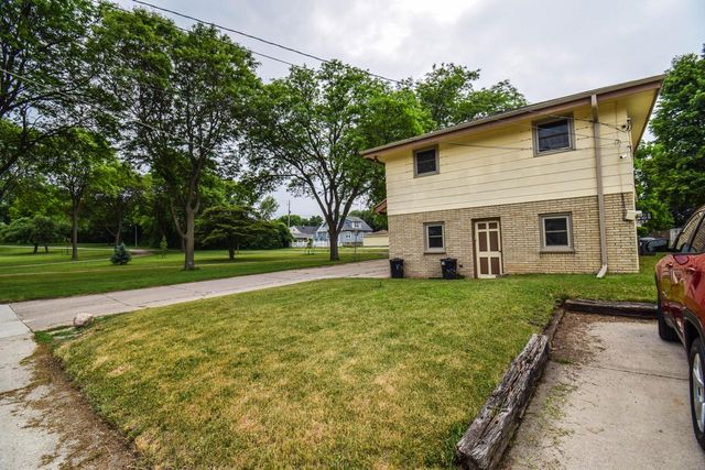 836 S 95th STREET, West Allis, WI 53214