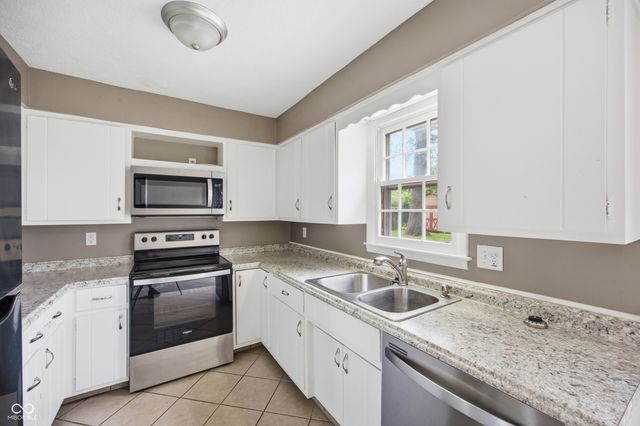 910 Heritage Lane, Anderson, IN 46013