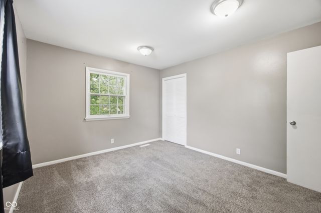 910 Heritage Lane, Anderson, IN 46013