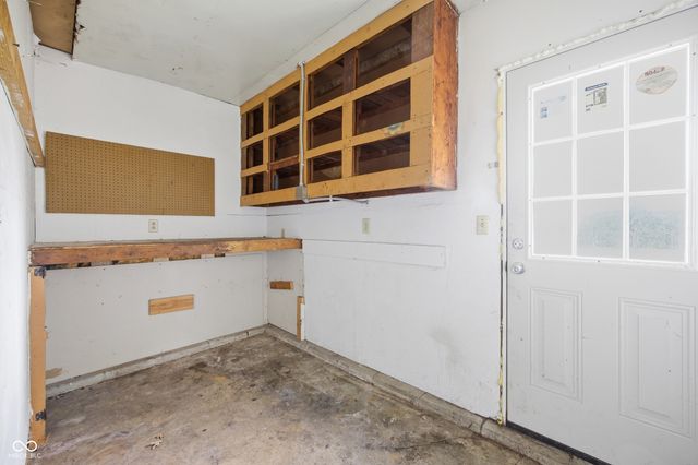 910 Heritage Lane, Anderson, IN 46013