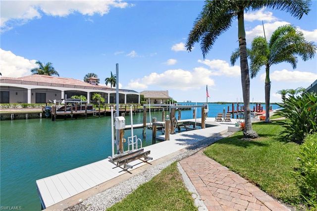 1784 Wavecrest CT, Marco Island, FL 34145