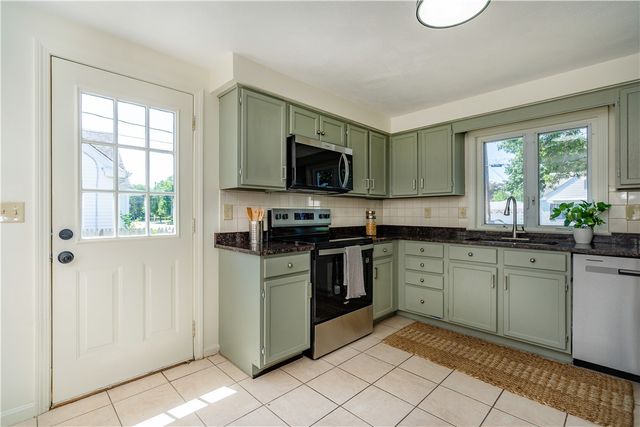 45 Brookdale Boulevard, Pawtucket, RI 02861
