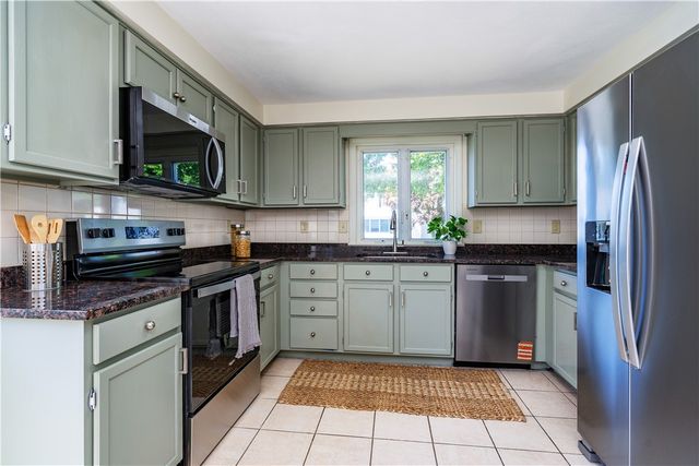 45 Brookdale Boulevard, Pawtucket, RI 02861