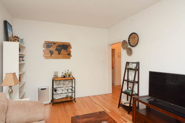1929 W Crystal Street 2A, Chicago, IL 60622