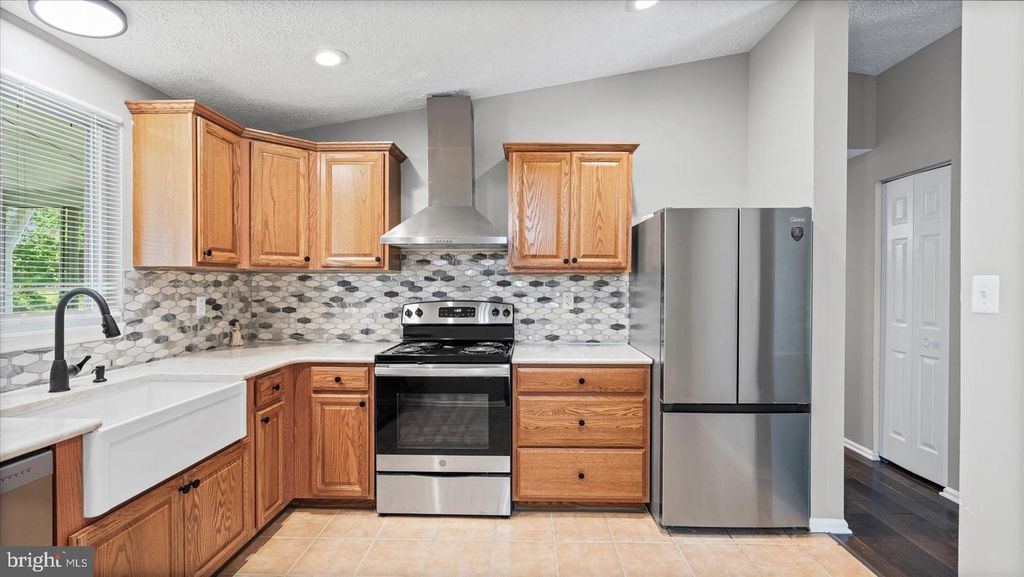 Image 12 of property listing at 3709 RED BERRY WAY, Nottingham, MD 21236