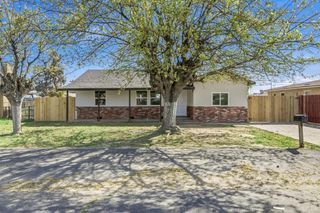 803 Gladys Way, Hanford, CA 93230