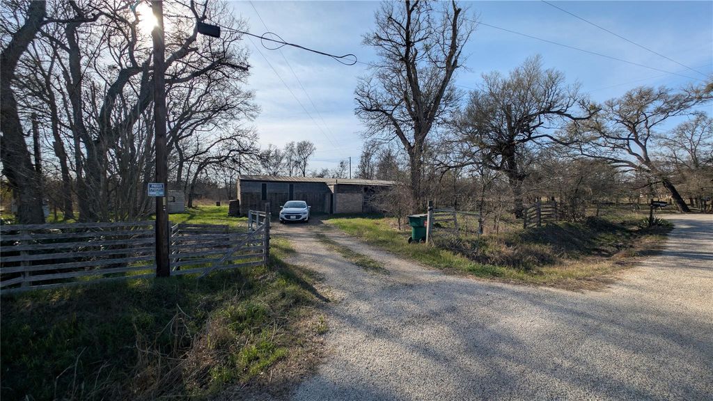 107 Patti CV N, Bastrop, TX 78602