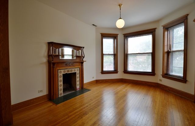 1742 W Addison Street 2, Chicago, IL 60613