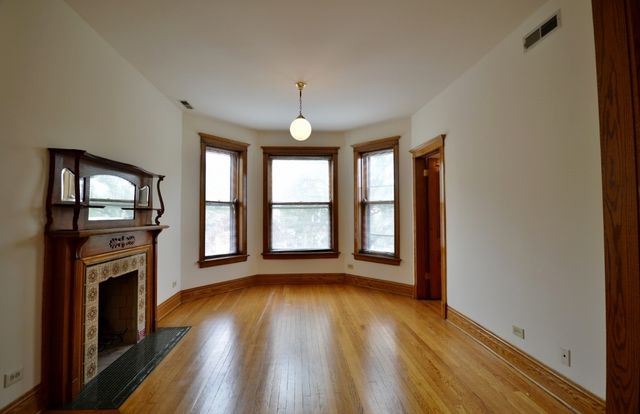 1742 W Addison Street 2, Chicago, IL 60613