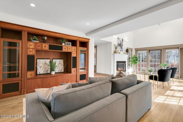 44 Tall Tree Road, Middletown, NJ 07748