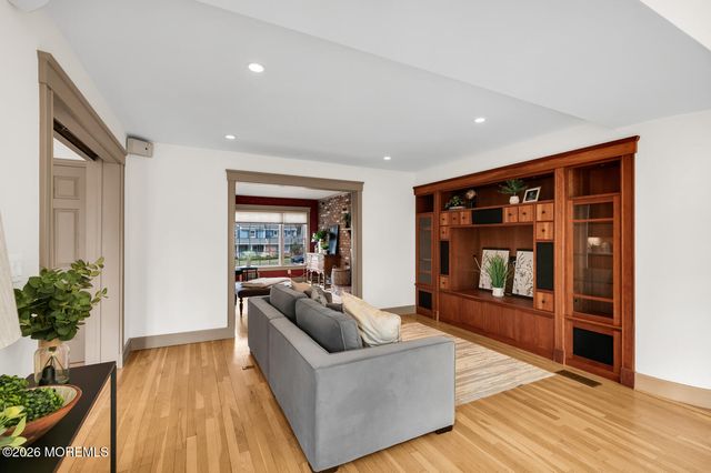 44 Tall Tree Road, Middletown, NJ 07748