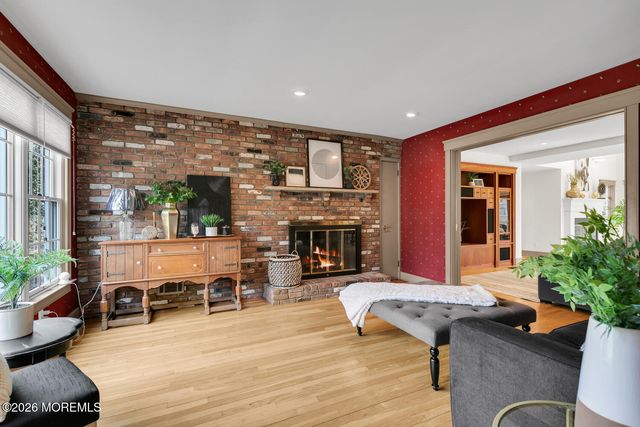 44 Tall Tree Road, Middletown, NJ 07748