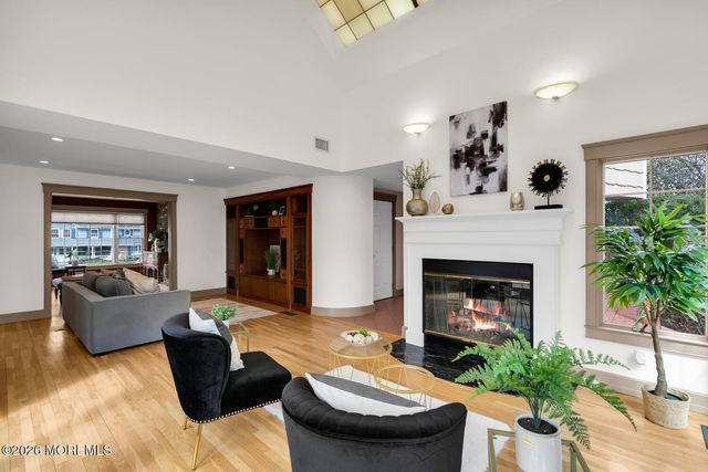 44 Tall Tree Road, Middletown, NJ 07748