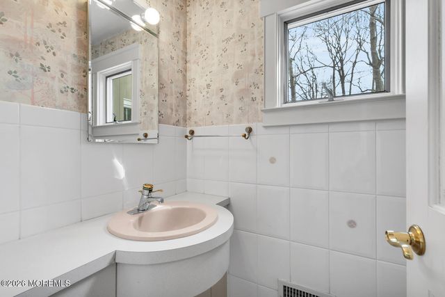 44 Tall Tree Road, Middletown, NJ 07748