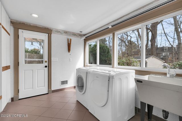 44 Tall Tree Road, Middletown, NJ 07748