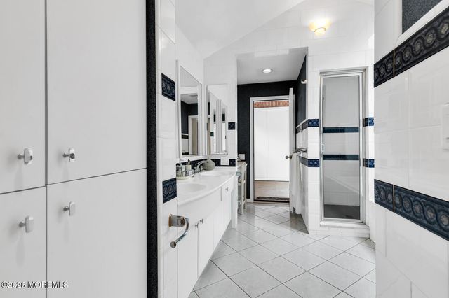 44 Tall Tree Road, Middletown, NJ 07748