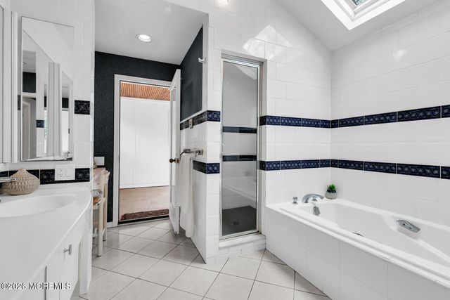 44 Tall Tree Road, Middletown, NJ 07748