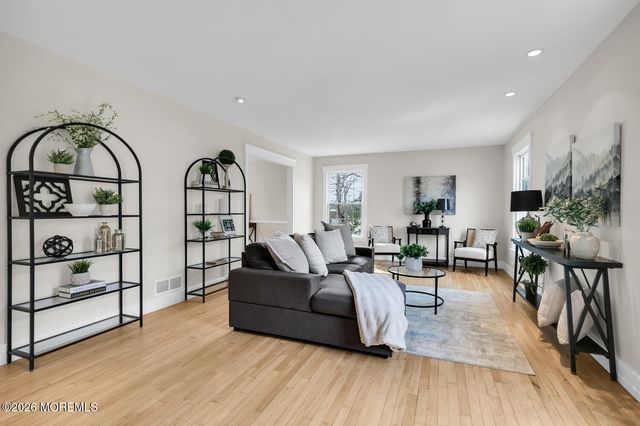 44 Tall Tree Road, Middletown, NJ 07748