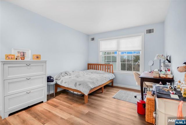 476 Lee Court 476, Fort Lee, NJ 07024