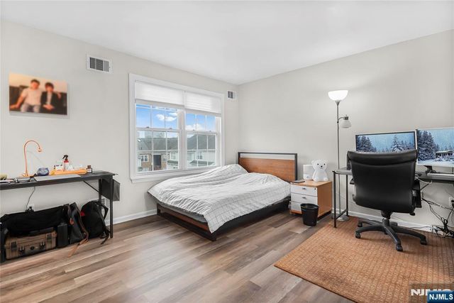 476 Lee Court 476, Fort Lee, NJ 07024