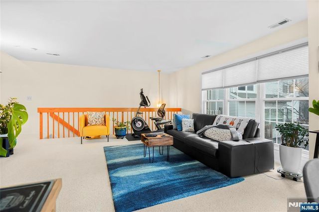 476 Lee Court 476, Fort Lee, NJ 07024